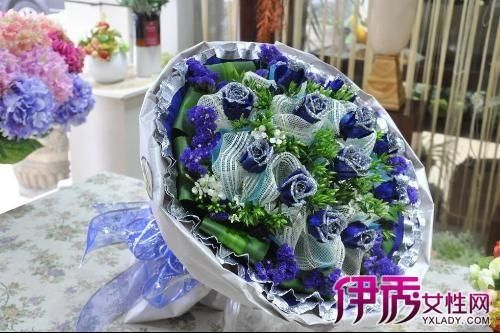 蓝色妖姬的价格多少钱一朵(蓝色妖姬价格多少钱一束)-第1张图片-