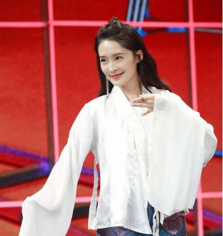 被国家秘密培养的闺门旦李沁，为何弃戏做演员？