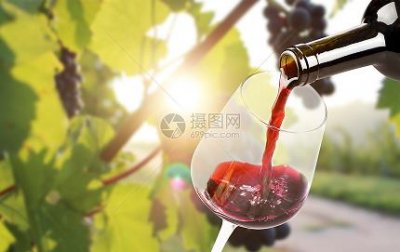 ​郑州有卖洛阳宫啤酒吗(洛阳宫啤酒多少钱一瓶)
