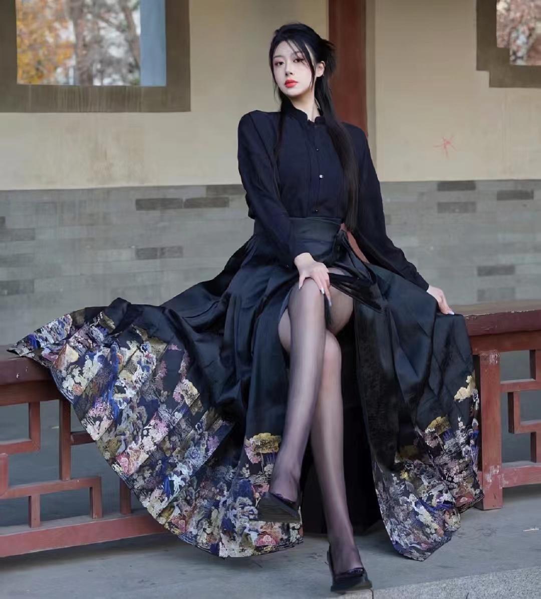 马面裙怎么搭配日常衣服(百褶裙搭配什么上衣好看)