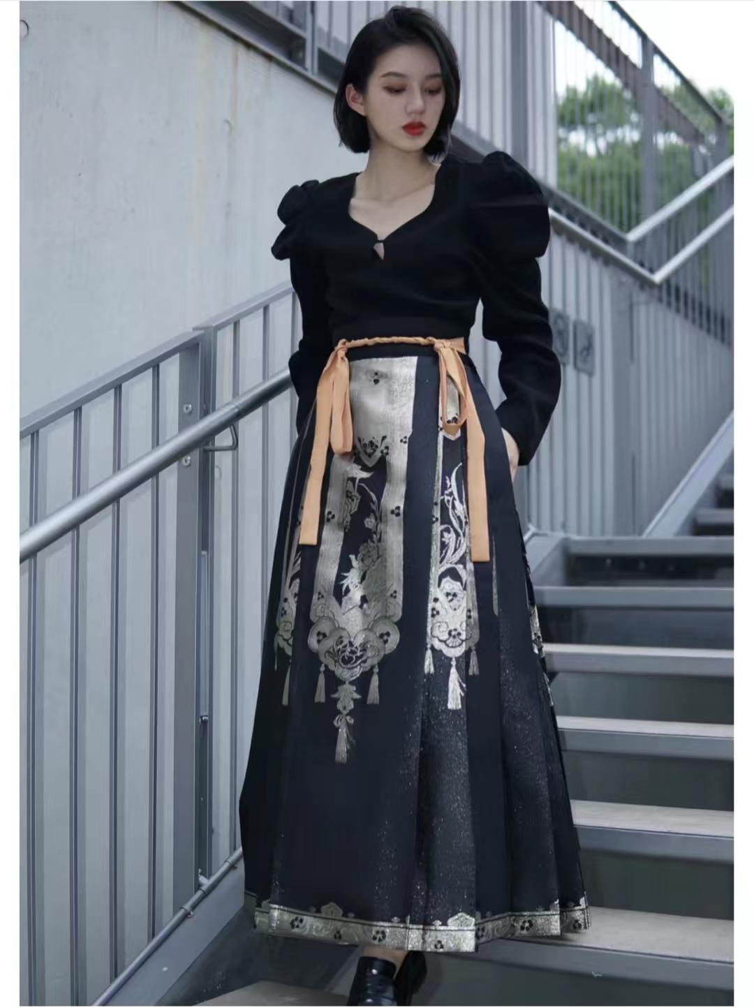 马面裙怎么搭配日常衣服(百褶裙搭配什么上衣好看)