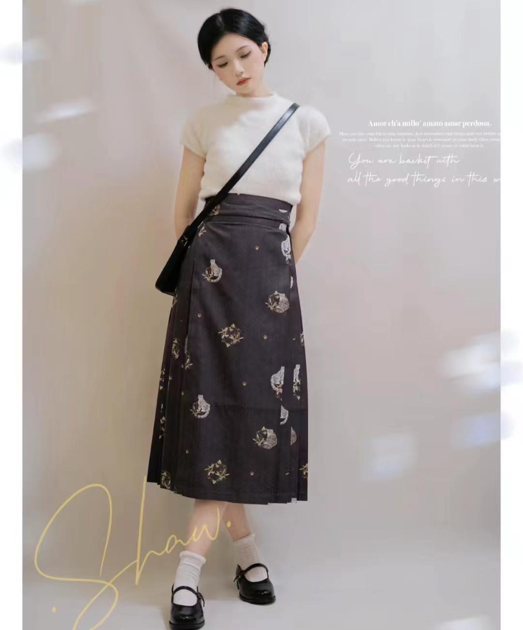 马面裙怎么搭配日常衣服(百褶裙搭配什么上衣好看)