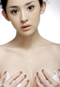 ​古力娜扎双乳离罩 白色爆乳装令人惊艳
