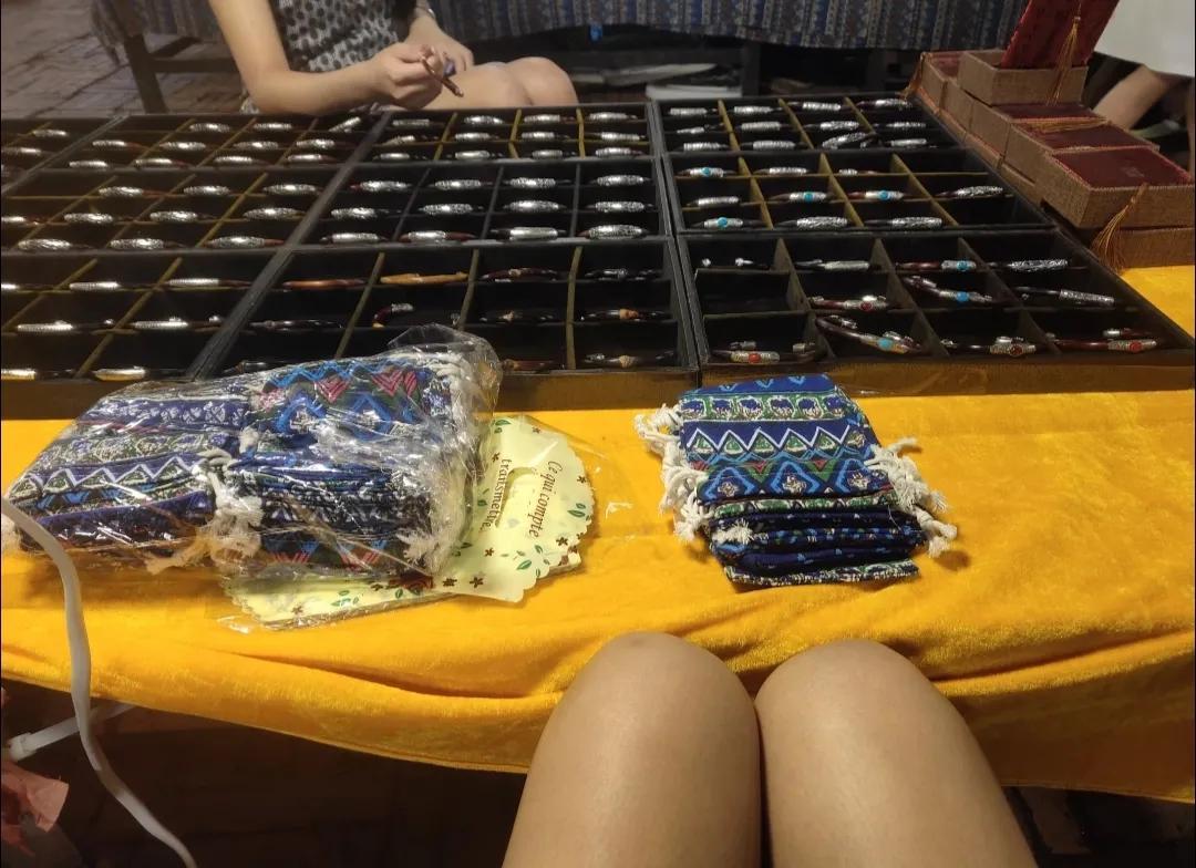 鸡血藤手镯的功效与作用中用法禁忌尽网(鸡血藤手镯千万不能入手)