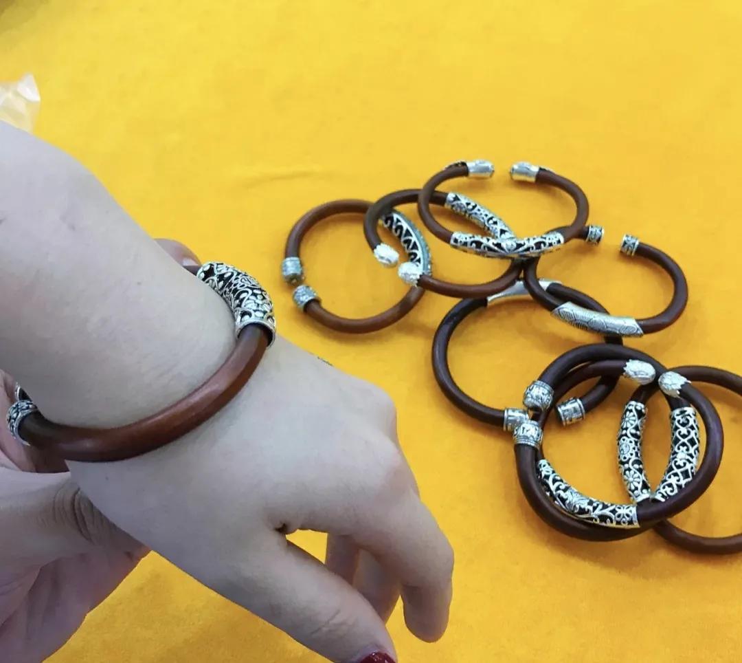 鸡血藤手镯的功效与作用中用法禁忌尽网(鸡血藤手镯千万不能入手)