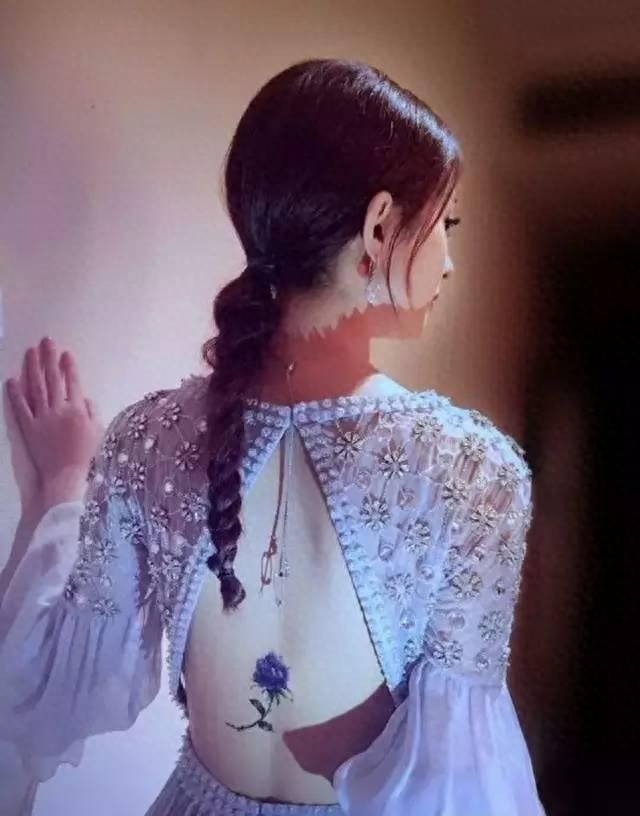 六位女明星展露身上纹身，杨幂赵丽颖杨颖，谁的纹身最抢镜？