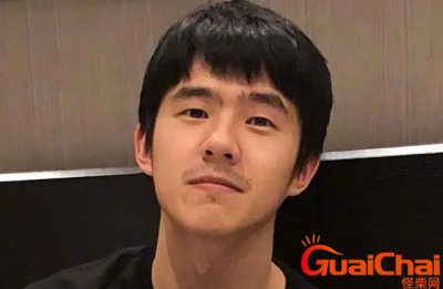 ​25岁刘昊然近照大变样-竟然被指撞脸包贝尔