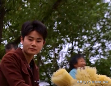 ​念乡人周周：辍学成为家里顶梁柱，贵州苦命娃的网红逆袭之路