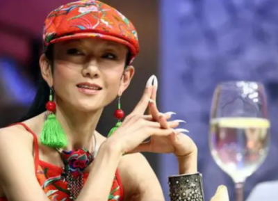 ​舞蹈家杨丽萍简历（杨丽萍：有过两段婚姻，为了事业丁克离婚）
