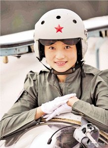 ​我国第一位歼-10战斗机女飞行员余旭：年仅30岁，陨落蓝天的“金孔雀”