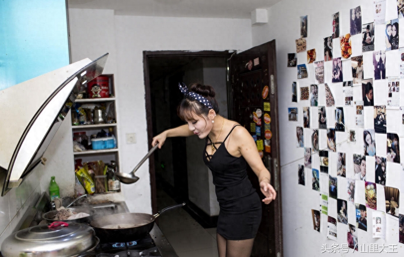 90后女孩开跑车送外卖，月入15万，却说自己对未来一片迷茫