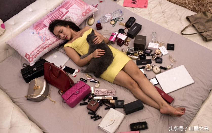 90后女孩开跑车送外卖，月入15万，却说自己对未来一片迷茫