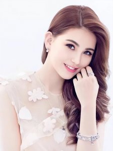 ​昆凌个人资料：老公是周杰伦，婚后连生三胎，如今一家五口很是幸福