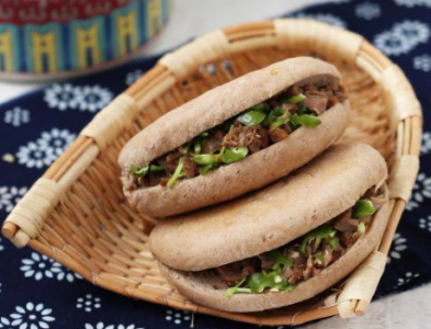 ​肉夹馍饼怎么做又酥又脆？配方详细告诉你，饼酥脆肉香醇，出锅一连吃3个