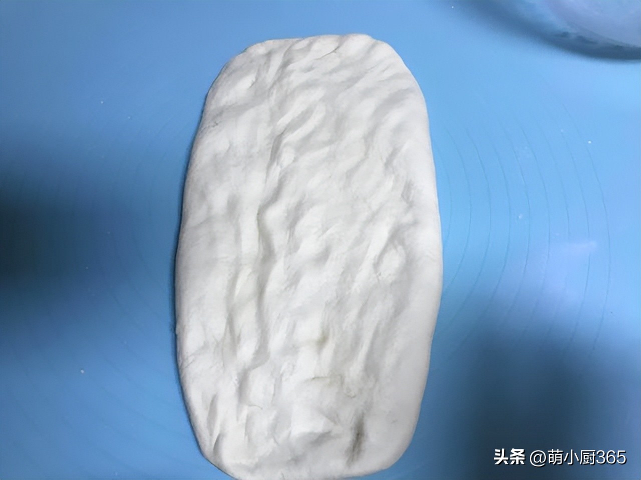 碗面粉，1个鸡蛋，油条最好配方，金黄酥脆个个空心，凉了也不硬"