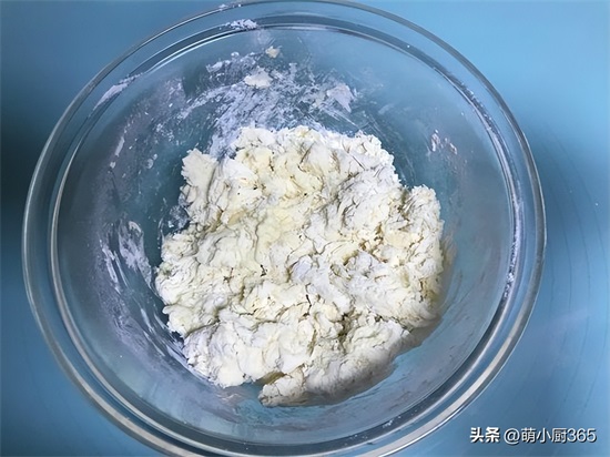 碗面粉，1个鸡蛋，油条最好配方，金黄酥脆个个空心，凉了也不硬"