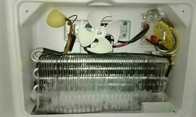 ​冰箱突然不制冷了怎么回事（天气太热，冰箱罢工怎么办？三招让它瞬间复活）