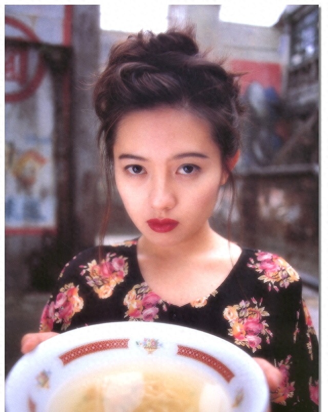 金马影后李丽珍绝版写真，每一张都是那么美，唤起你那时的回忆