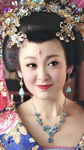 ​张咏琪清丽脱俗，花容月貌，明眸皓齿