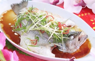 ​清蒸鲈鱼蒸多长时间最合适（清蒸鲈鱼时，何时上锅蒸？蒸几分钟？做好关键5步