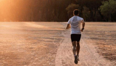 ​经常跑步有什么好处对身体好吗（每天坚持跑步的人，身体会发生什么变化？可能