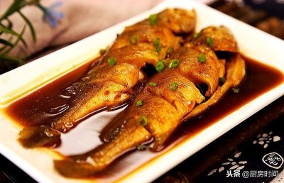 ​炸鱼如何不粘锅不烂皮  ，只要学会这三招，保证不会再粘锅，完整好看不破皮