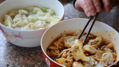 ​怎么做小抄手才好吃（包抄手时这样调馅儿，抄手又鲜又嫩，清汤红油2种蘸水看