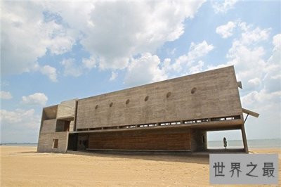 ​中国最孤独的图书馆，孤身屹立在北戴河的孤独