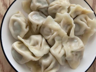 ​它们是羊肉饺子馅最佳搭配，香味扑鼻，好吃没膻味