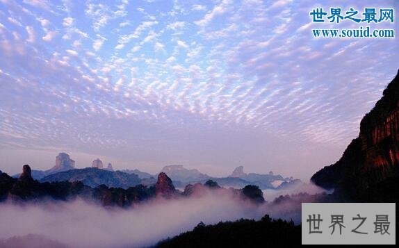 广东四大名山，丹霞山阴元石酷似男女生殖器