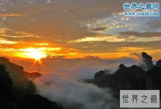 广东四大名山，丹霞山阴元石酷似男女生殖器