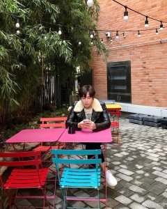 ​张根硕2021近照(张根硕罕见自曝近照，颜值回升？)