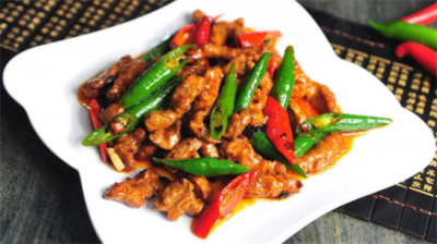 ​湘菜辣椒炒肉的做法窍门分享给你，开胃解馋又下饭，厨房小白也能学会