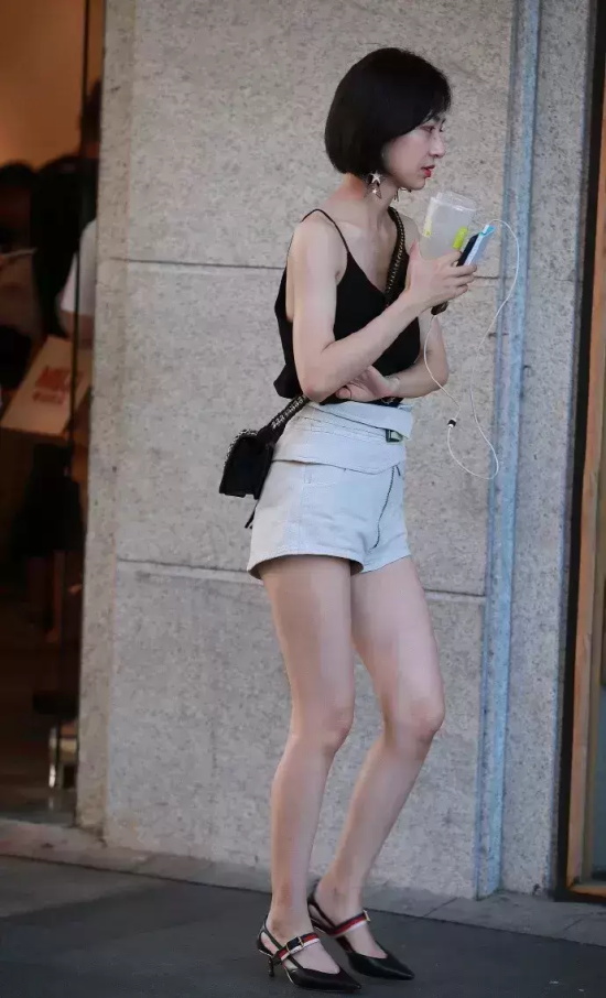 高清街拍美女欣赏（时尚都市女性街拍合集）