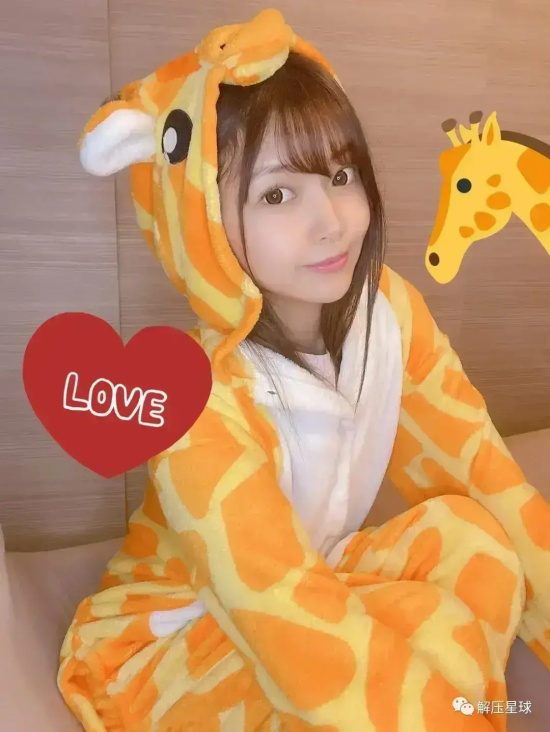 芭蕾舞小姐姐夏木りん写真分享， 奶油系萝莉！