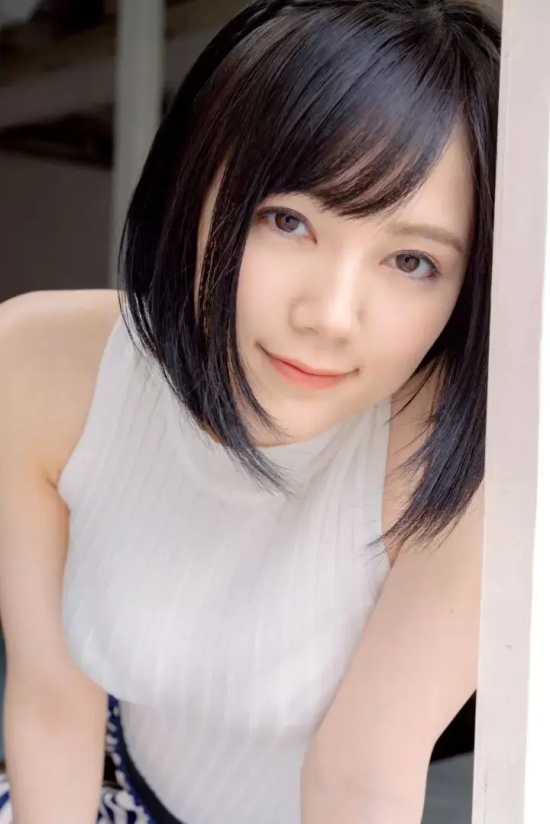 热爱启蒙工作的凉森玲梦美图分享，出道前是一名精神科护士！