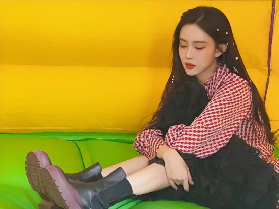 孟子义多套写真合集,手抱气球超可爱