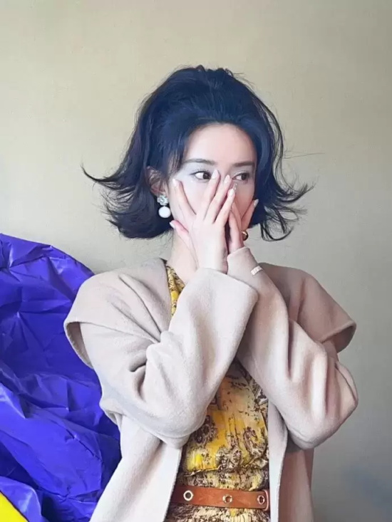 孟子义多套写真合集,手抱气球超可爱