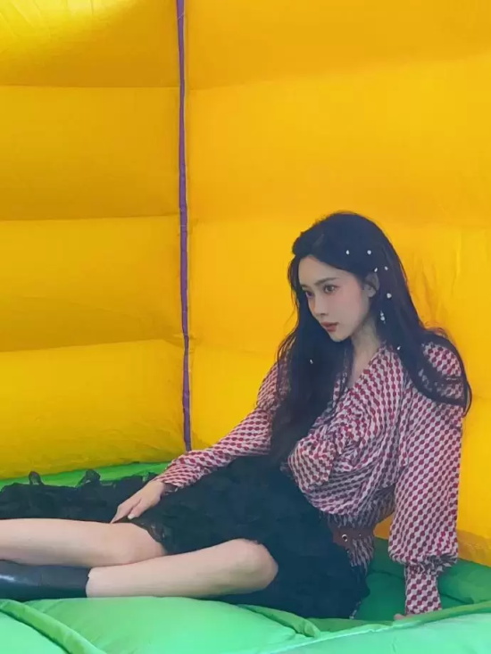 孟子义多套写真合集,手抱气球超可爱