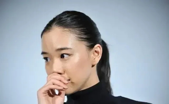 皮肤不算白皙的苍井优,依然是日本纯欲系的代表