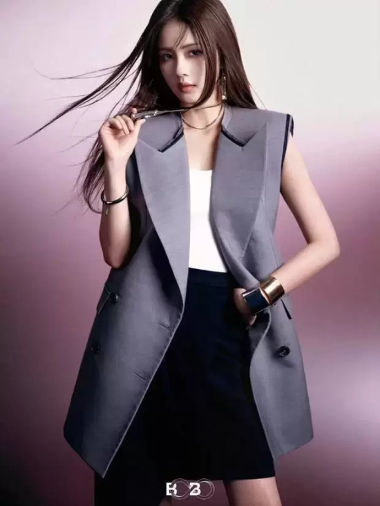 白鹿烟熏妆写真硬照,黑色皮裙巨显身材