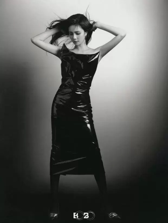 白鹿烟熏妆写真硬照,黑色皮裙巨显身材