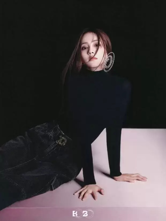 白鹿烟熏妆写真硬照,黑色皮裙巨显身材