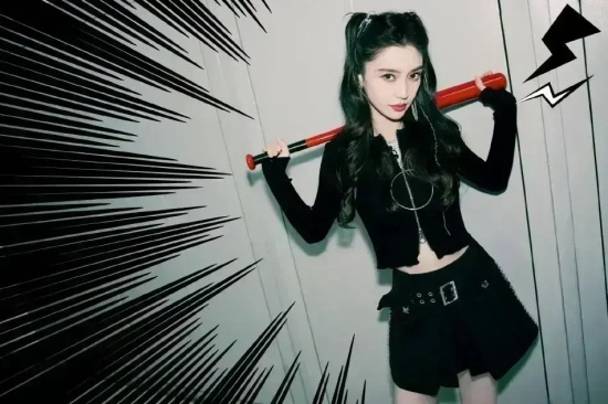 杨颖穿着黑色衣裤的超酷写真，大秀A4腰