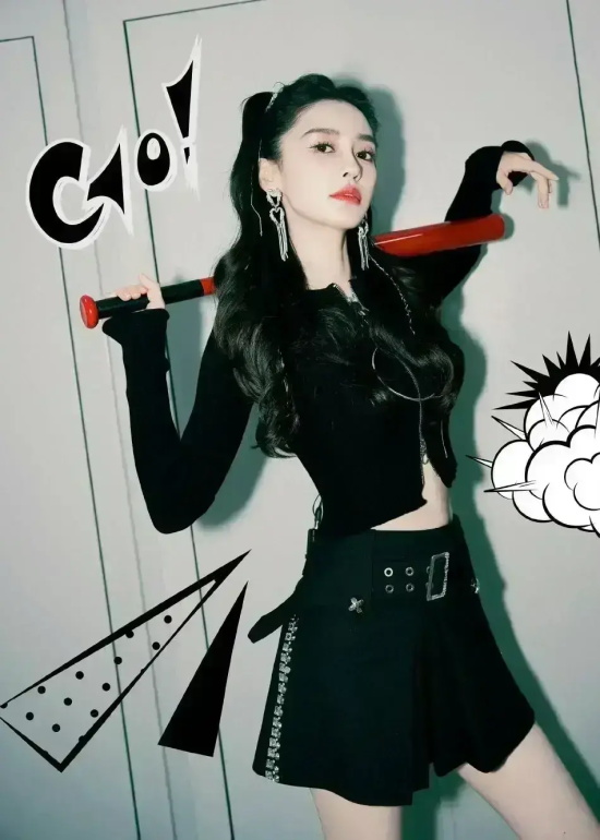 杨颖穿着黑色衣裤的超酷写真，大秀A4腰