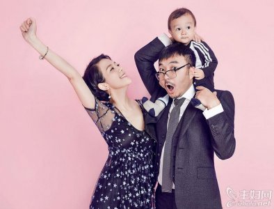 ​汪涵杨乐乐全家福曝光 汪涵儿子小沐沐变身淡定哥