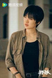 ​《猎冰》导演高群书为姚安娜回怼编剧汪海林：海林过了，行业前辈对年轻人不要