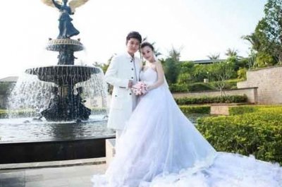 ​李小璐三围是多少呢 网友直呼李小璐的胸太抢眼了