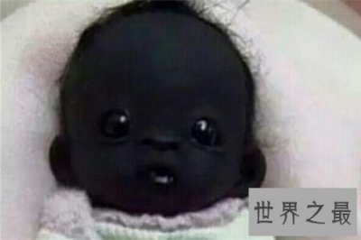 ​世界上最黑的小孩，虽然黑但是非常呆萌可爱