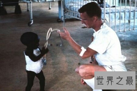 世界上最黑的小孩,虽然黑但是非常呆萌可爱